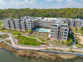100 Garvies Point Road 1042, Glen Cove NY 11542