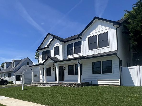 158 Lee Avenue, Hicksville NY 11801