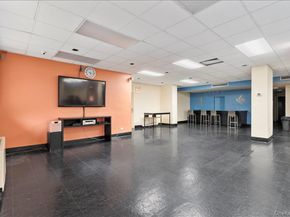 18-15 215th Street 5N, Bayside NY 11360