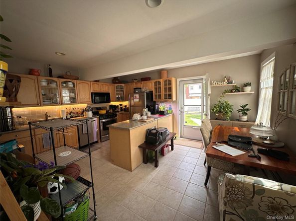 568 Irving Street, Westbury NY 11590
