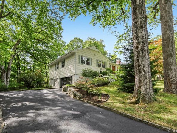 62 Mohegan Road, Larchmont NY 10538