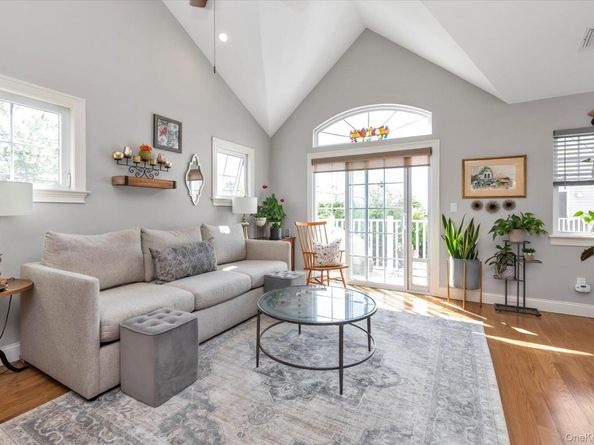 206 Anchor Court, Copiague NY 11726