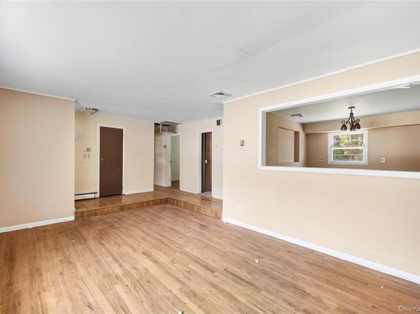 22 N Lawrence Avenue, Elmsford NY 10523