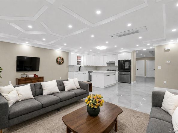 27-09 Utopia Parkway, Flushing NY 11358