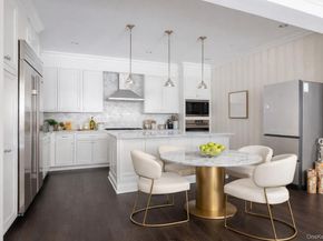 3000 Royal Court 3201, North Hills NY 11040