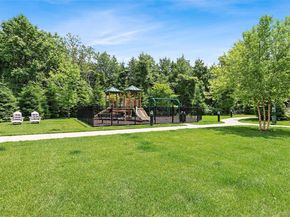 3000 Royal Court 3201, North Hills NY 11040