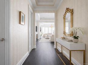 3000 Royal Court 3201, North Hills NY 11040