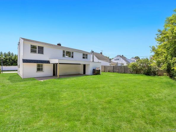 7 Sunrise Lane, Levittown NY 11756