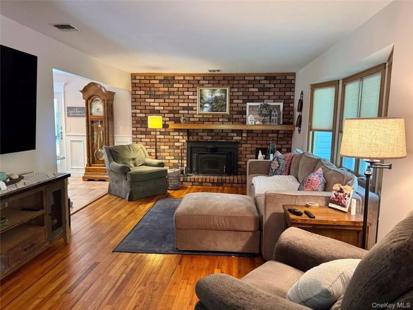 8 Donnatella Lane, Nesconset NY 11767