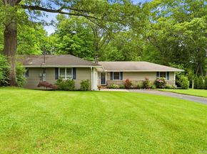 25 Edcris Lane, Huntington NY 11743