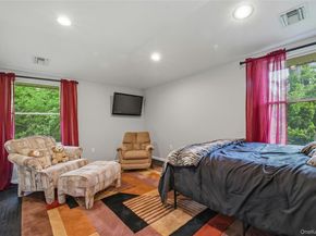 25 Edcris Lane, Huntington NY 11743
