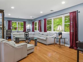 25 Edcris Lane, Huntington NY 11743