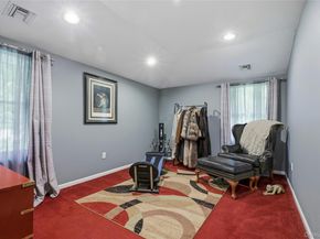 25 Edcris Lane, Huntington NY 11743
