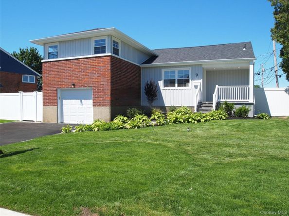 9 N Walnut Place, Massapequa NY 11758