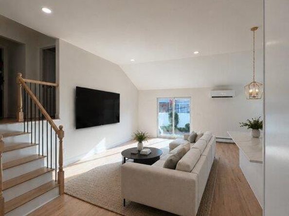 9 N Walnut Place, Massapequa NY 11758