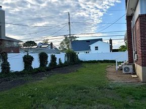 9 N Walnut Place, Massapequa NY 11758
