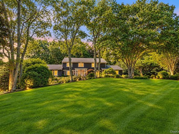1 Winston Court, Dix Hills NY 11746
