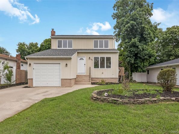 65 Westminster Drive, Shirley NY 11967