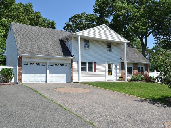 9 Woodbine Street, Coram NY 11727