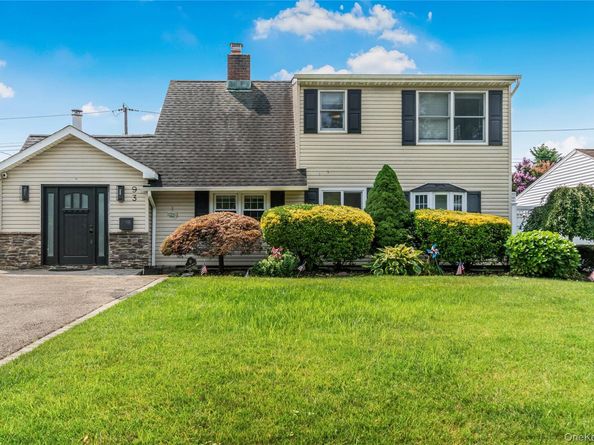 93 Duckpond Drive N, Wantagh NY 11793