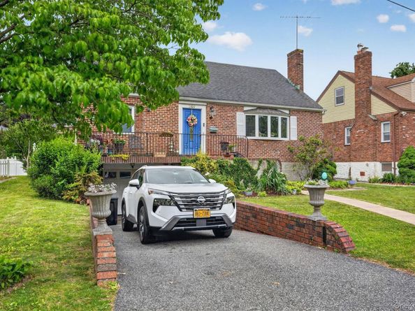 207 Clunie Avenue, Yonkers NY 10703