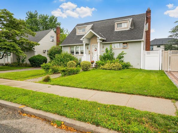 68 Cliff Drive, Hicksville NY 11801