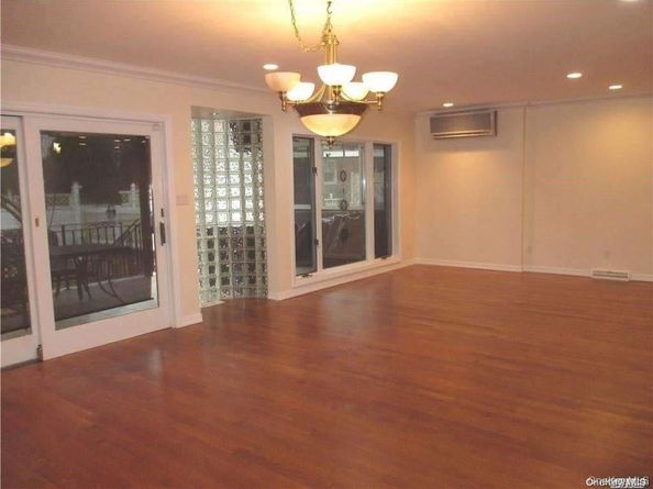 2314 215TH St, Bayside NY 11360