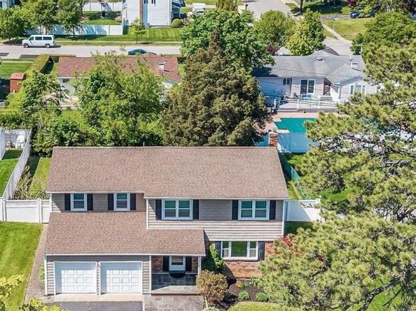 25 Sherry Lane, Hauppauge NY 11788