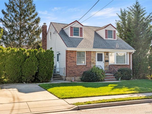256 9th Street, Bethpage NY 11714