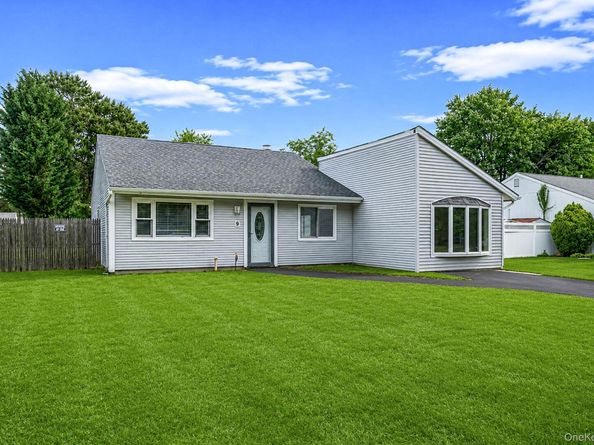9 Carson Lane, Medford NY 11763
