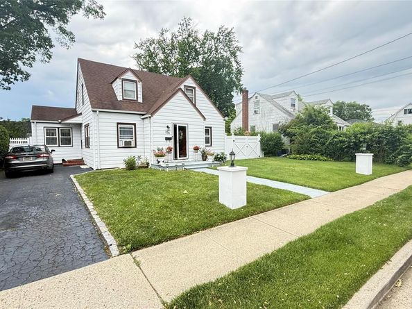 706 Partridge Avenue, West Hempstead NY 11552