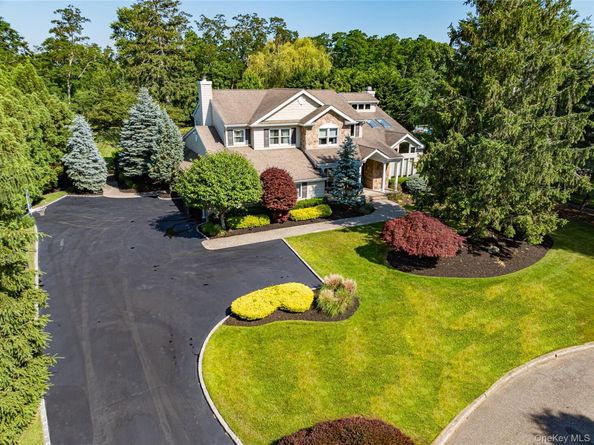 9 Crick Holly Lane, East Islip NY 11730