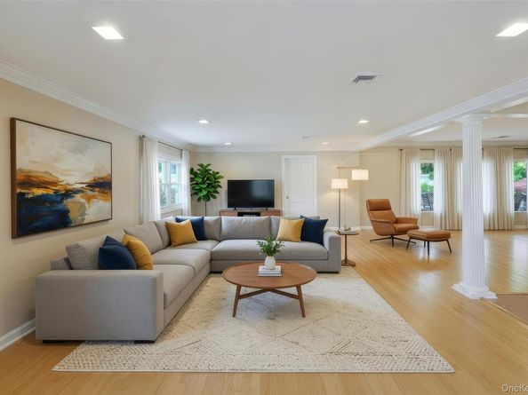 79 Constellation Road, Levittown NY 11756