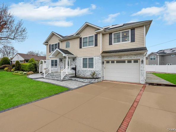 6 Garden Circle, Syosset NY 11791