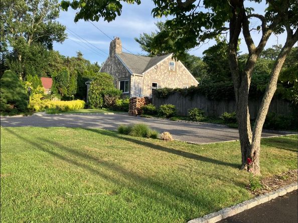 26 Hickory Road, Rocky Point NY 11778