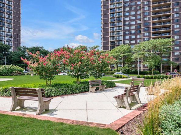 269-10 Grand Central Parkway 4V, Floral Park NY 11005