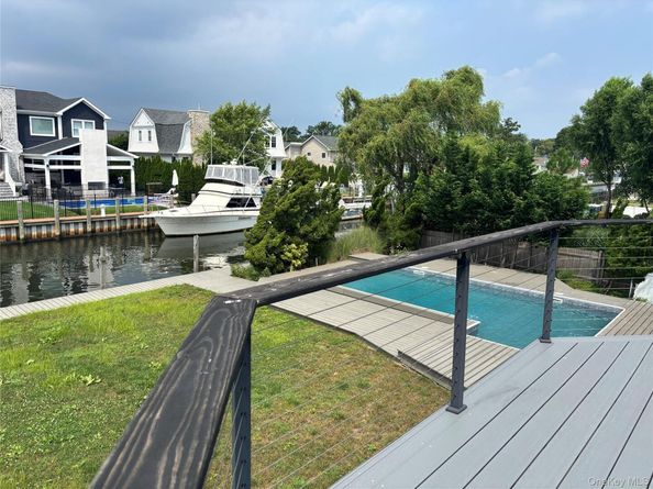 188 Sequams Lane Cen, West Islip NY 11795