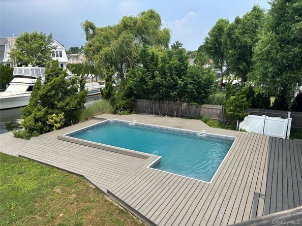 188 Sequams Lane Cen, West Islip NY 11795
