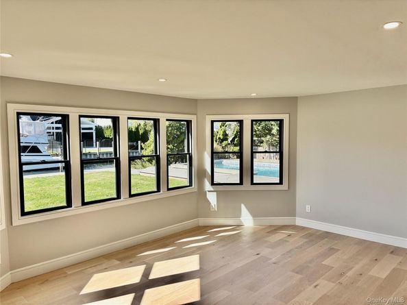 188 Sequams Lane Cen, West Islip NY 11795