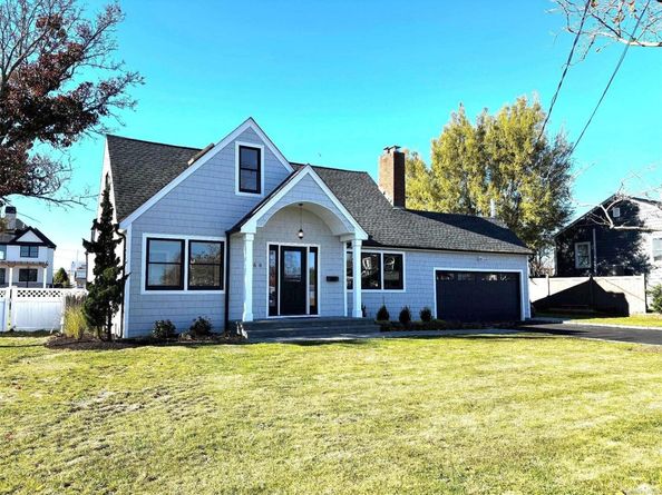 188 Sequams Lane Cen, West Islip NY 11795