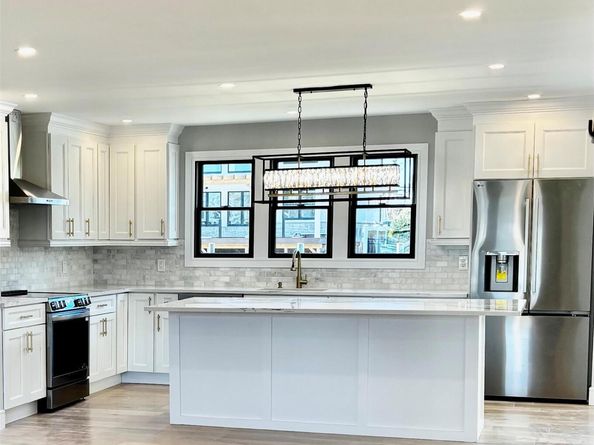 188 Sequams Lane Cen, West Islip NY 11795