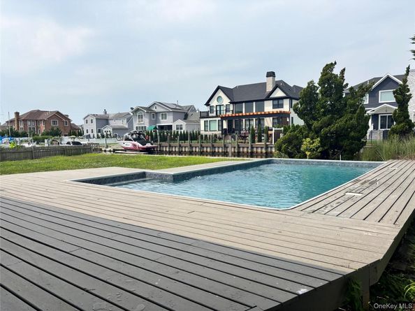188 Sequams Lane Cen, West Islip NY 11795