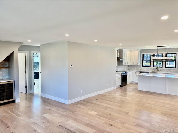 188 Sequams Lane Cen, West Islip NY 11795