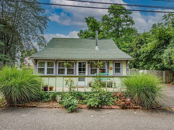 75 Upper Dock Road, Kings Park NY 11754