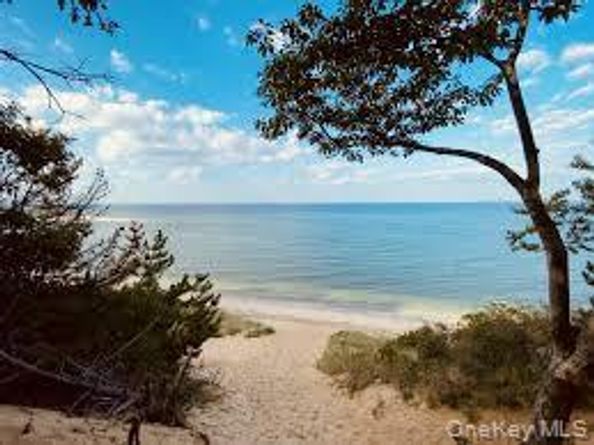 75 Upper Dock Road, Kings Park NY 11754