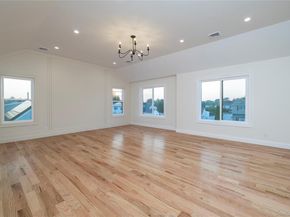 20 Baker Lane, Levittown NY 11756