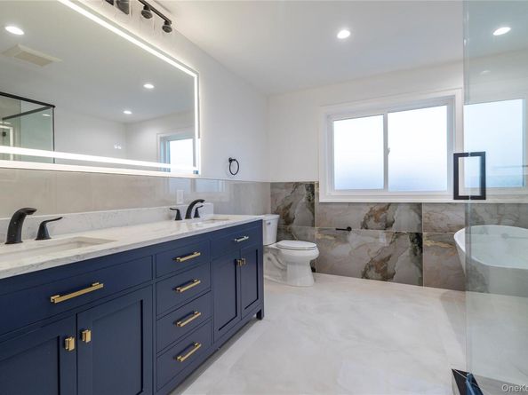 20 Baker Lane, Levittown NY 11756