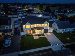 20 Baker Lane, Levittown NY 11756