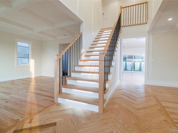 20 Baker Lane, Levittown NY 11756