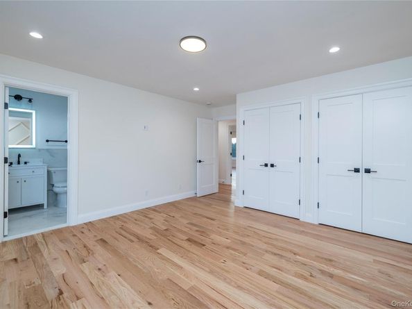 20 Baker Lane, Levittown NY 11756